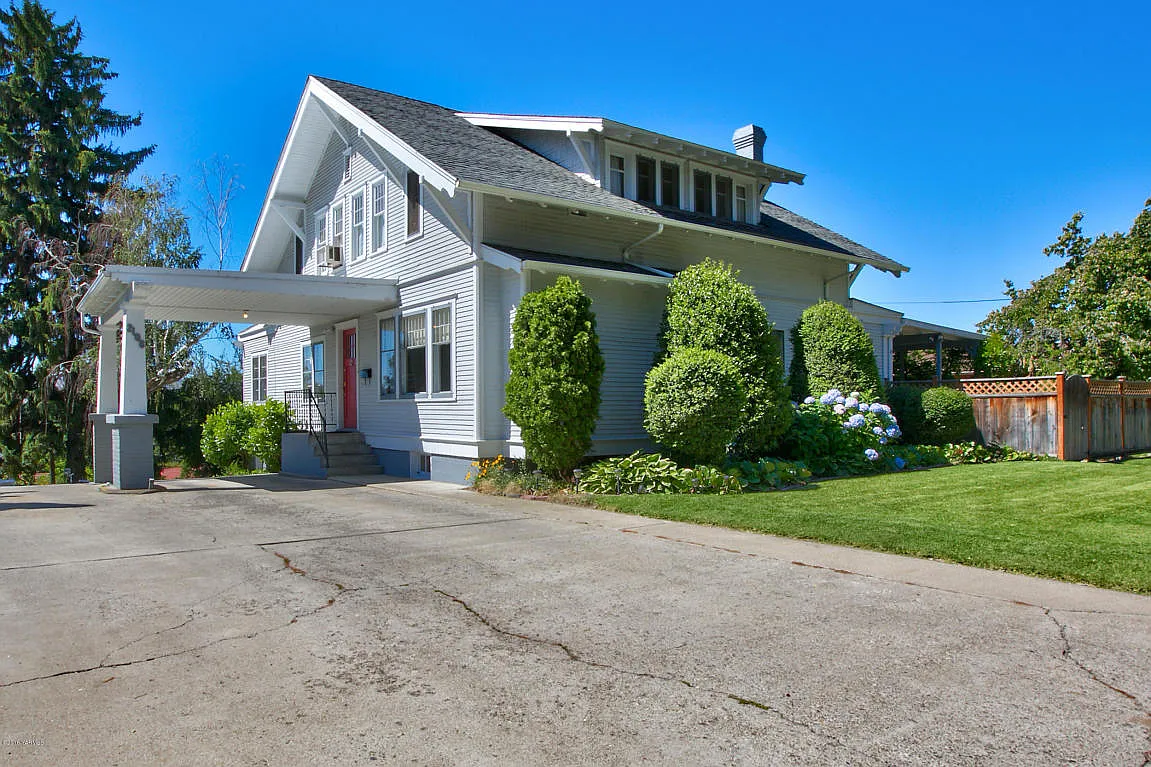 2106 W Yakima Ave photo 1