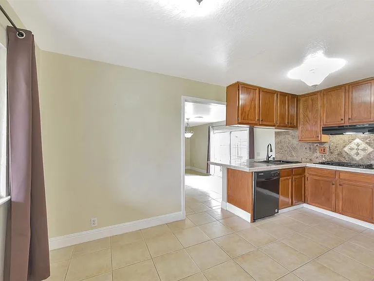 758 Candlestick Way — Photo 8