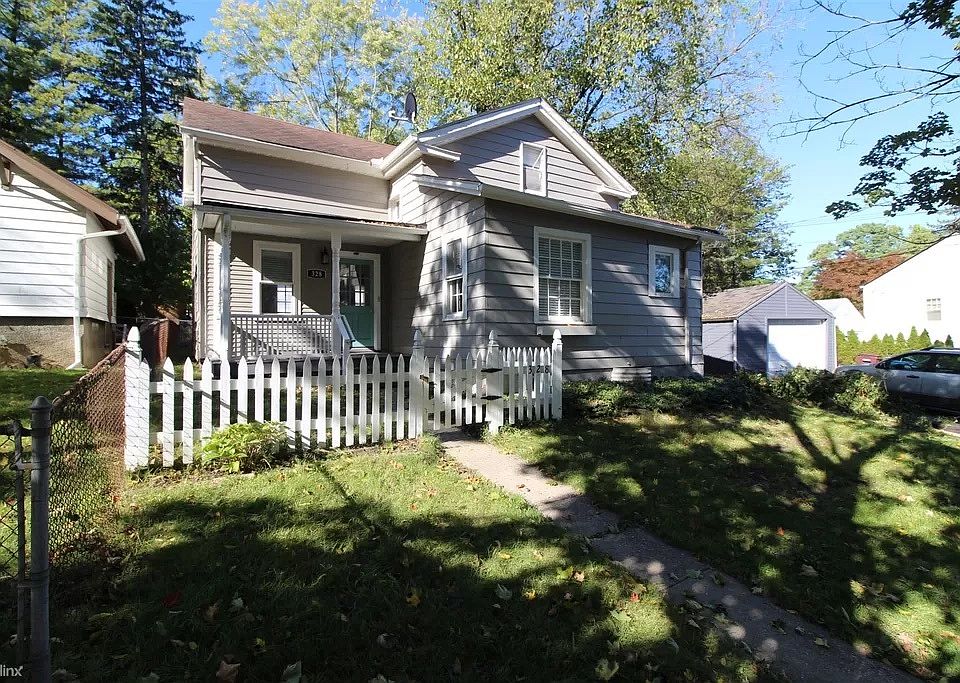 1st image of 328 Crest Ave