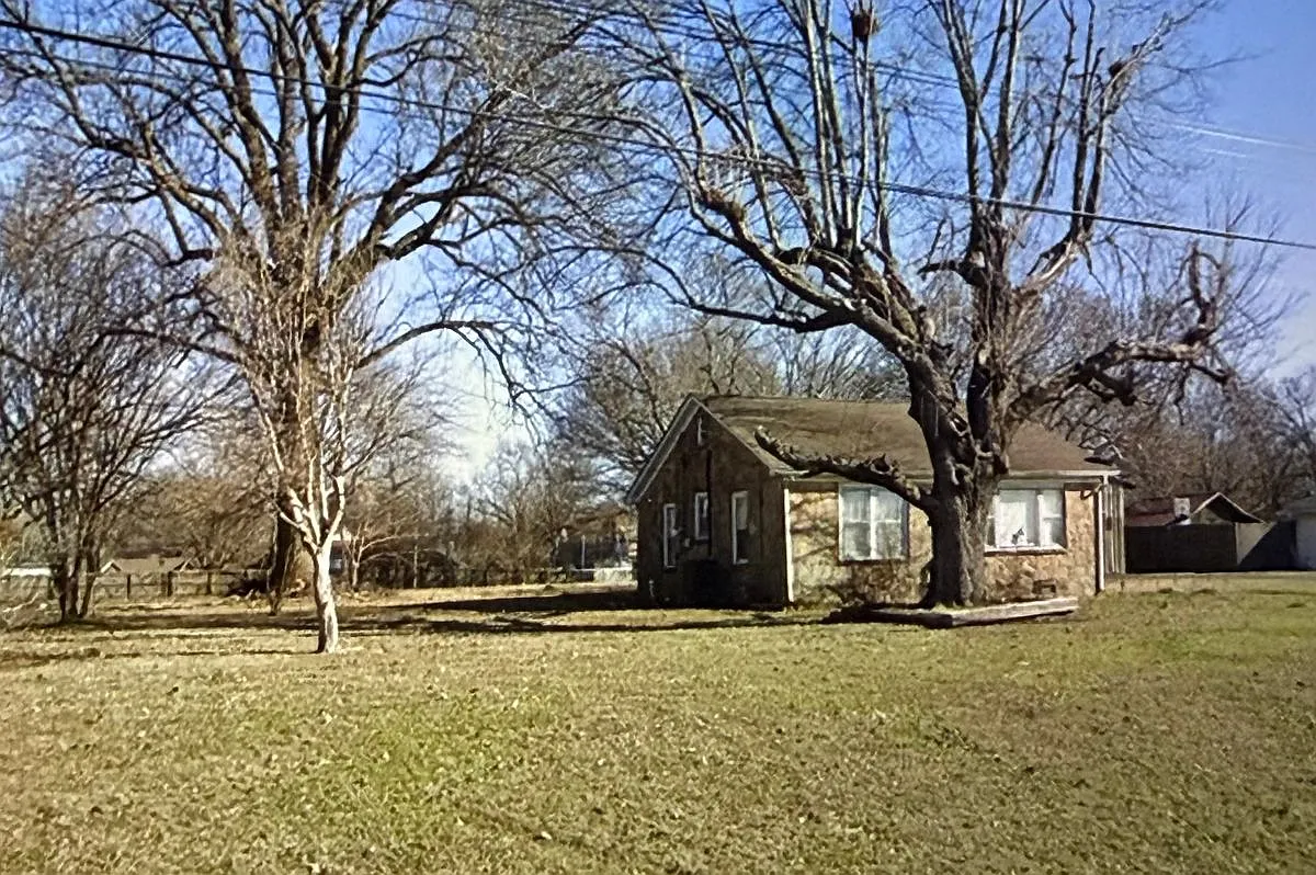 2 bed, 1.5 bath, 1457 sqft, $1,000 — Photo 1