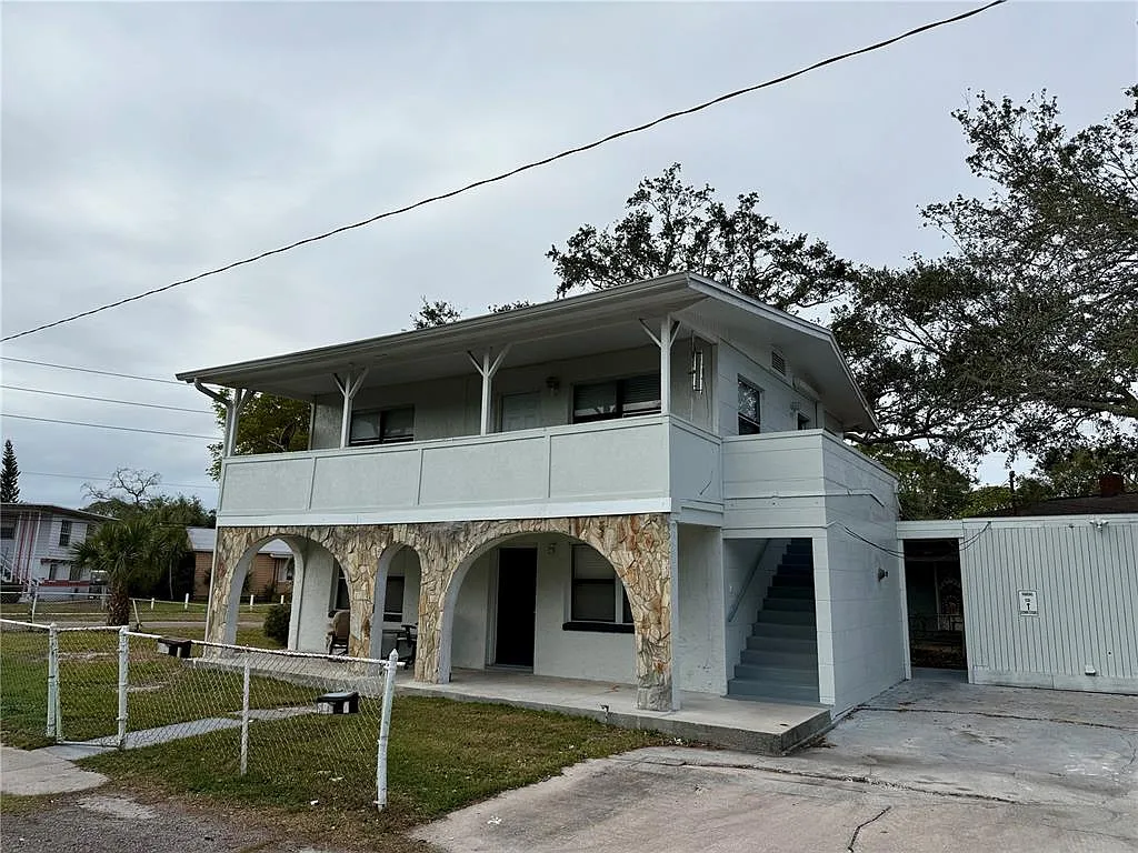 2 bed, 1.0 bath, 800 sqft, $1,350 — Photo 2