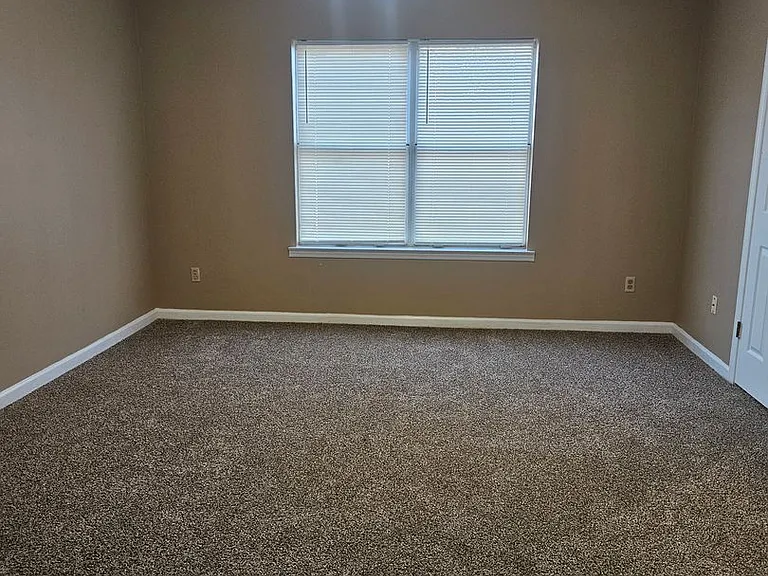 725 Walnut Woods Cv N — Photo 11