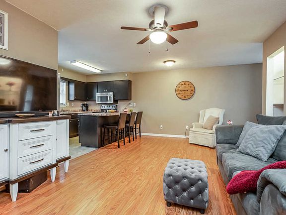 3rd image of 340 Hillcrest Dr