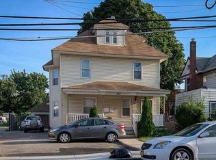 418 Oak St, Copiague, NY 11726
