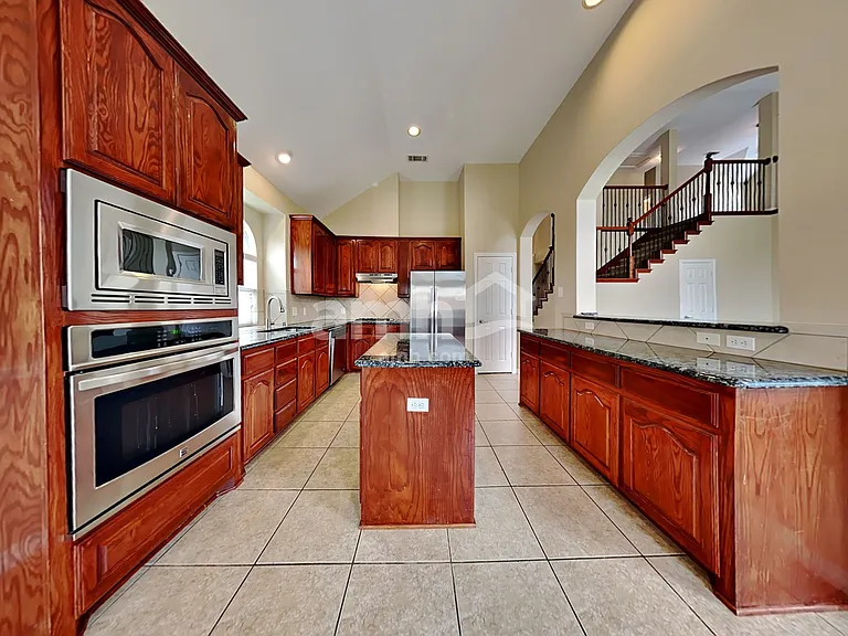 2525 Stone Meadows Dr — Photo 3