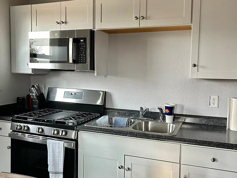 338 N Camino Del Rey #B — Photo 9