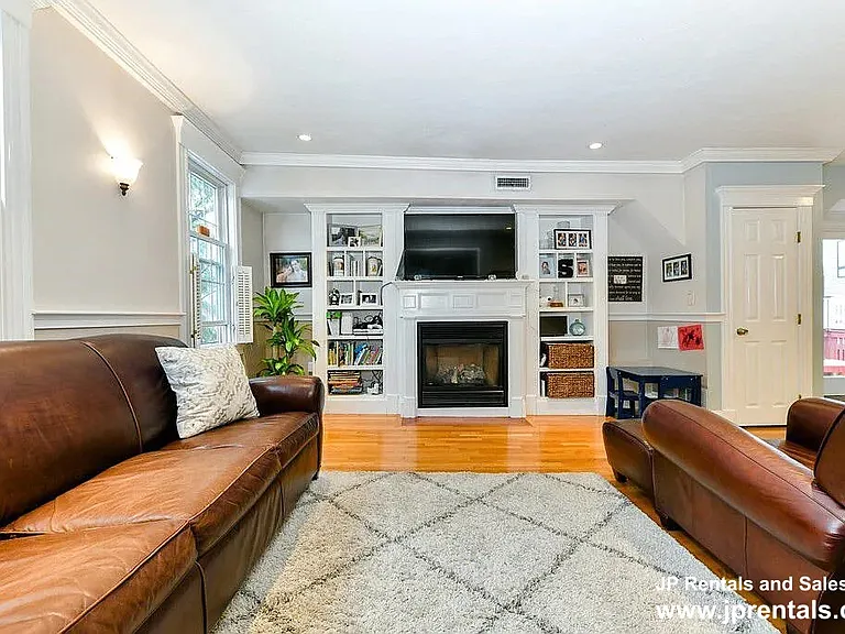 202 W 7th St #2 — Photo 3