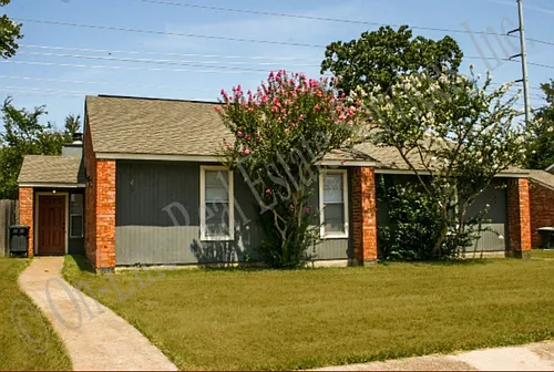 607 W Ridge Dr Photo 1