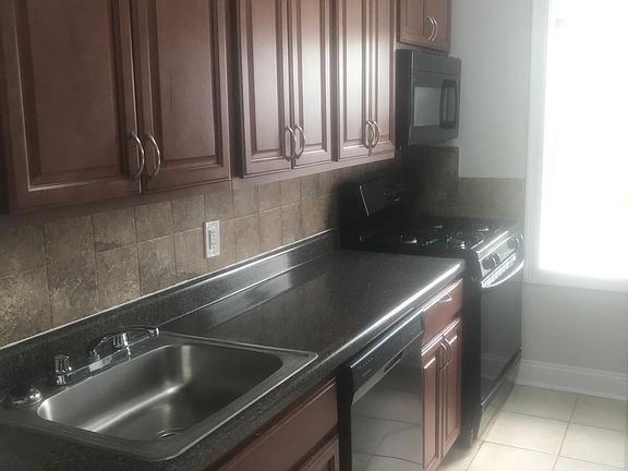 2nd image of 500 Baldwin Ave