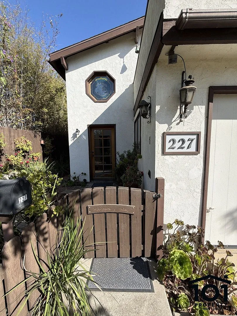 Spacious & Unique Home with Vaulted Ceilings, Private Balcony & Multiple Living Areas — Photo 2