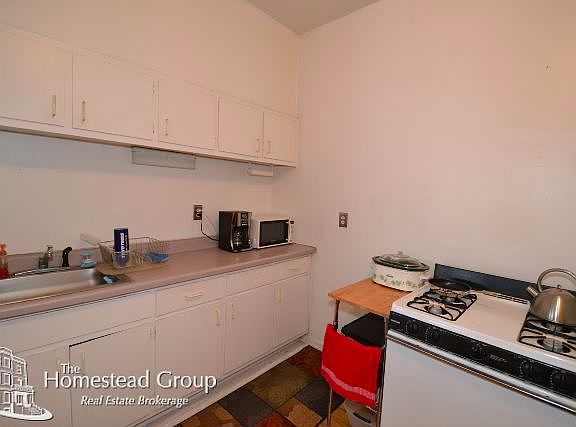 2nd image of 923 W Waveland Ave #1DFRONT