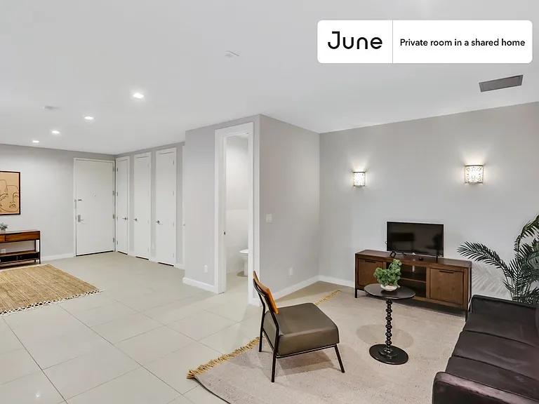 1226 Bedford Ave #E — Photo 9