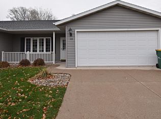 116 Cardinal Ct, Independence, IA 50644