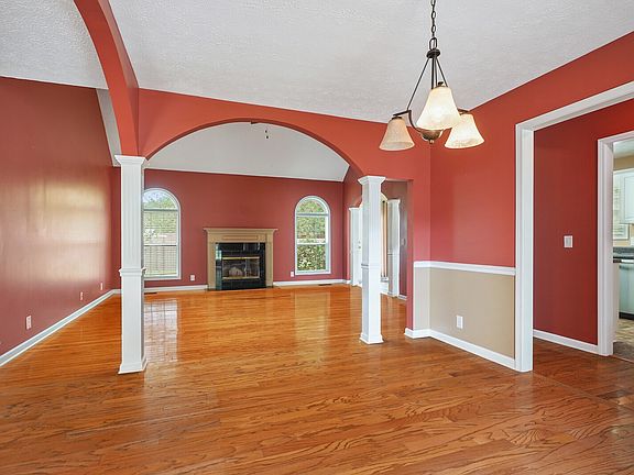 5th image of 105 Willowleaf Ln