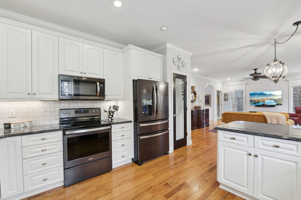 Knoll Ridge Ct-014.jpg