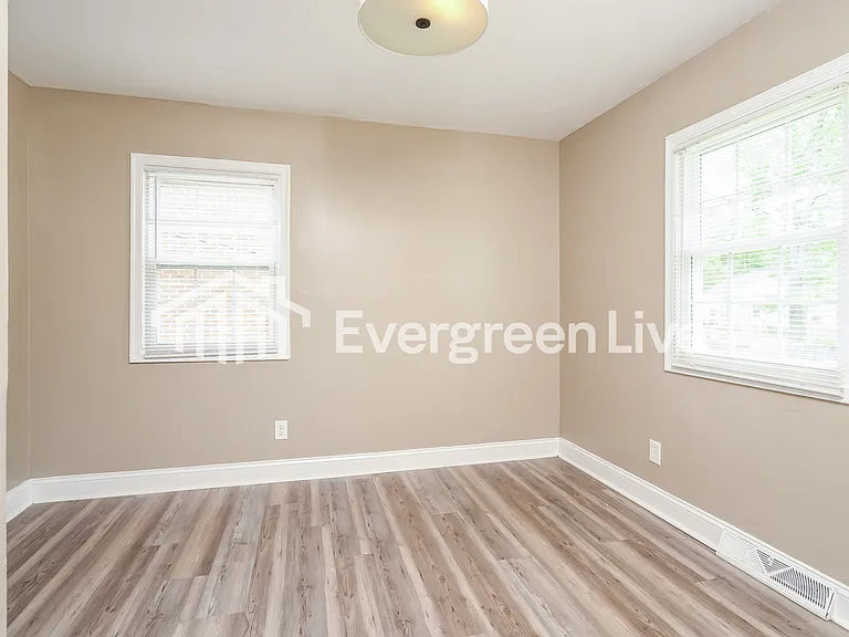 1706 Eastwood Ave — Photo 7