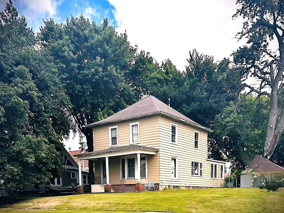 1st image of 207 S 3rd St