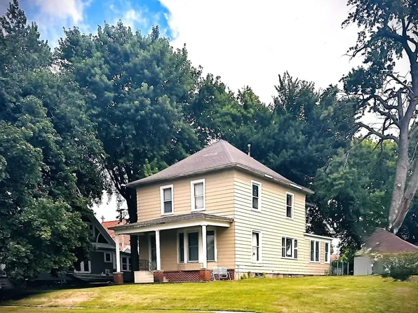 207 S 3rd St, Montezuma, IA 50171