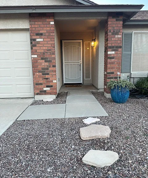1700 S Weaver Dr — Photo 2