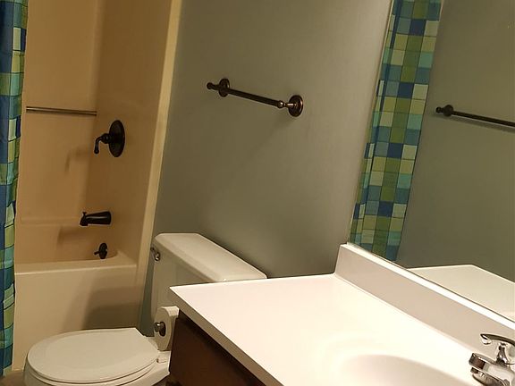 2nd image of 818 Valerie Ln