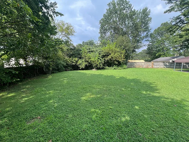 8206 Adrian Dr — Photo 33