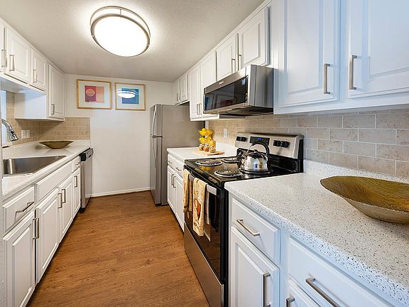 NEWLY RENOVATED 2 BEDROOM KITCHEN