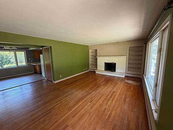 2nd image of 6844 Evergreen St