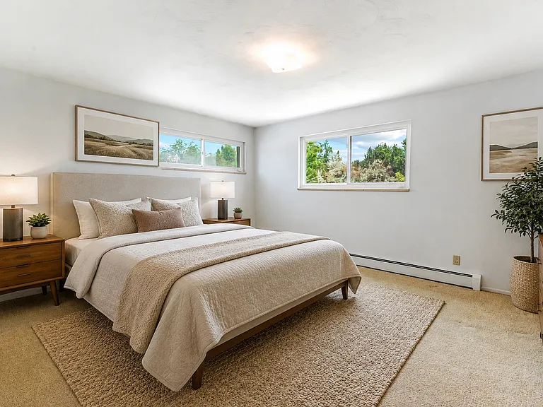 518 Clover Ln — Photo 2