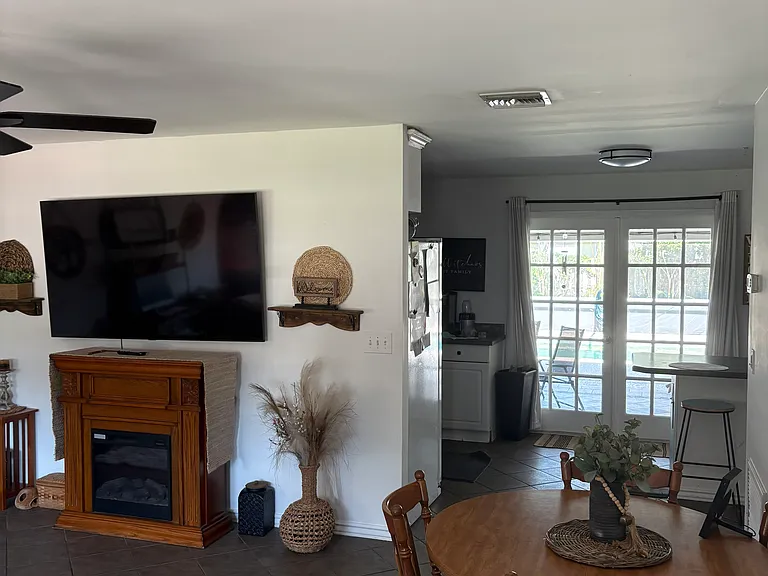 689 Nobles St — Photo 10