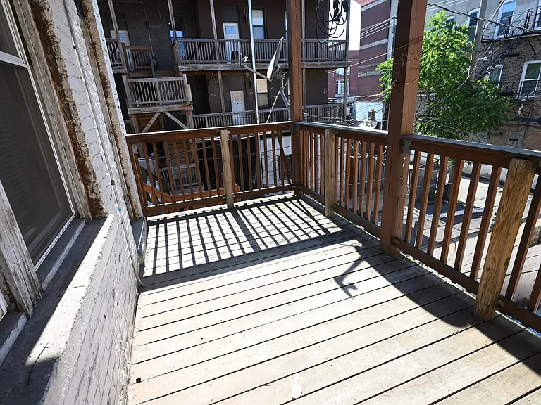 2750 W Cermak Rd — Photo 8