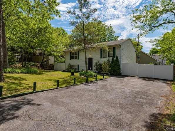 34 Roberts Street, Mastic, NY 11950