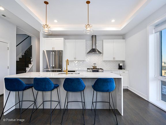 3rd image of 504 N Hermitage Ave #3N