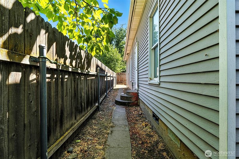 3rd image of 704 N Rose Street