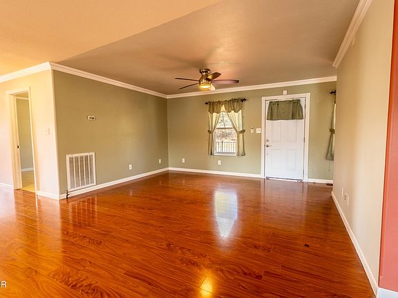 3rd image of 1208 Dutch Valley Rd