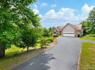 1223 N Ridge Rd, Hendersonville, NC 28792