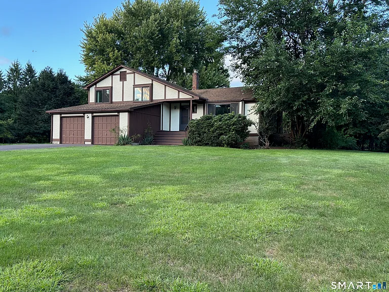 33 Lochview Dr — Photo 3
