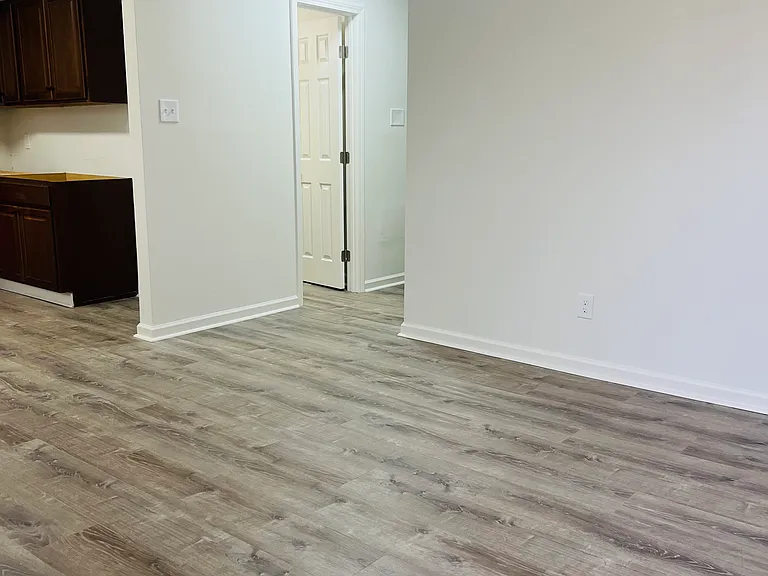 3420 Division St #8 — Photo 2
