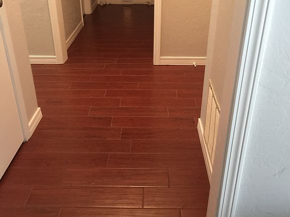 Hallway to the main hallway 