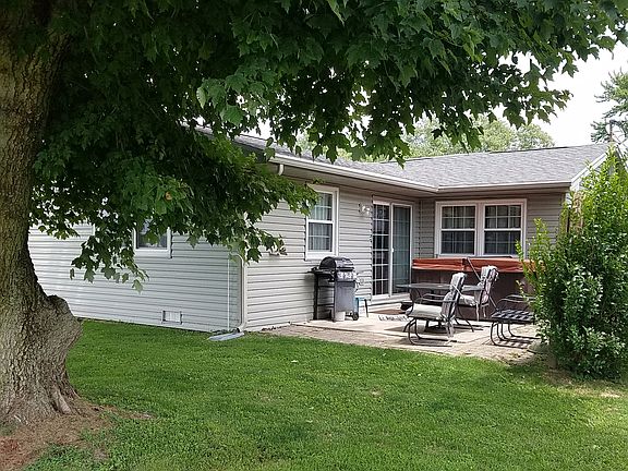 Back Patio/Gas Grill/Hottub