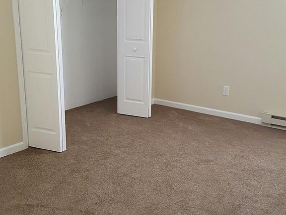 5th image of 3625-27 Farmview Cir
