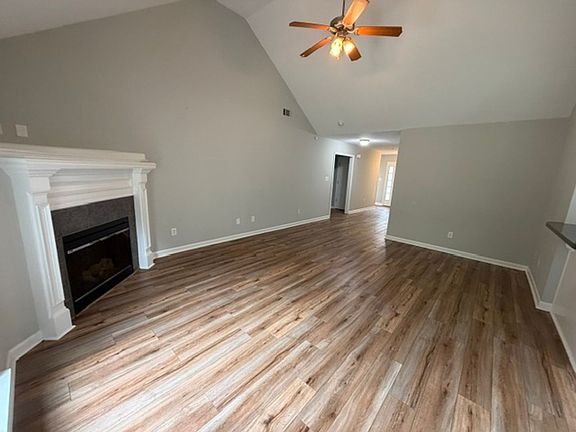 2nd image of 514 Lory Ln