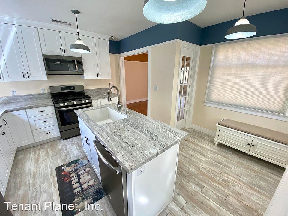1st image of 219-221 Kalmia St