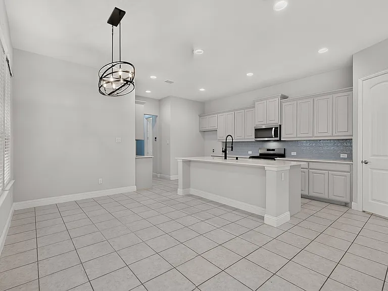 7617 Regal Ln — Photo 10