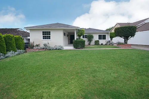 415 Amherst Dr Photo 1