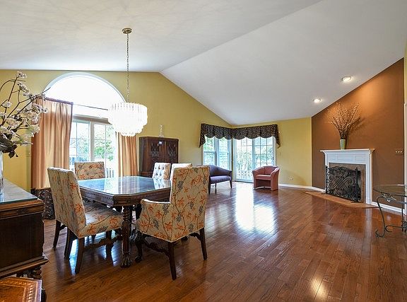 4th image of 527 Park Barrington Way