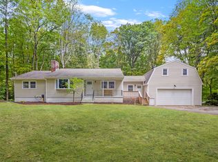 28 Bradley Ln, Sandy Hook, CT 06482