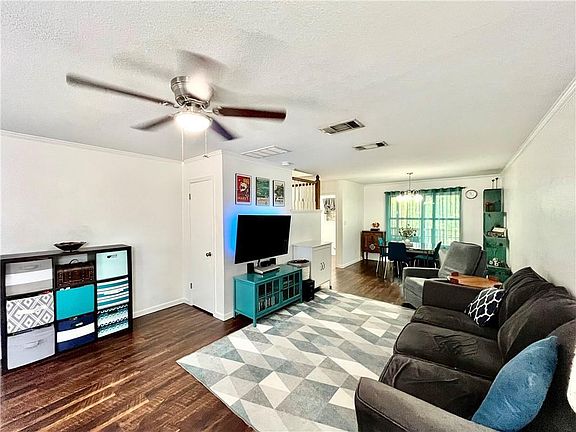 5th image of 1011 Byers Ln