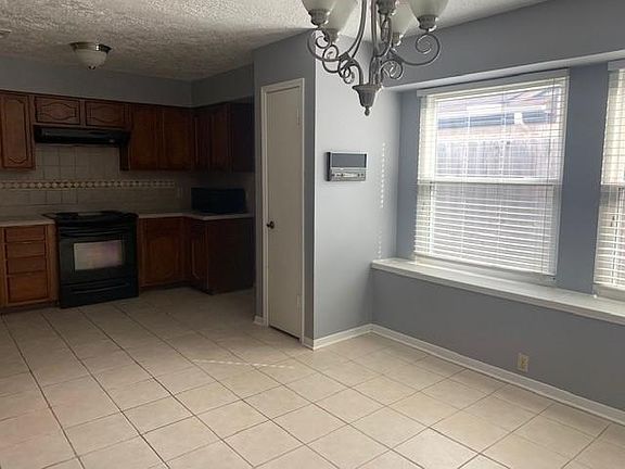 Kitchen dining area