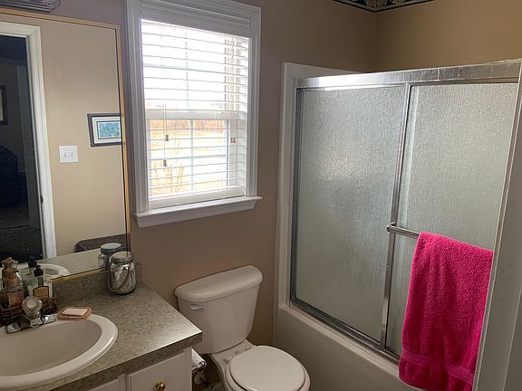 4th image of 204 Woodcroft Dr
