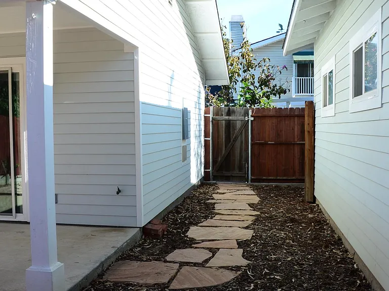 323 S Arboleda Rd — Photo 18
